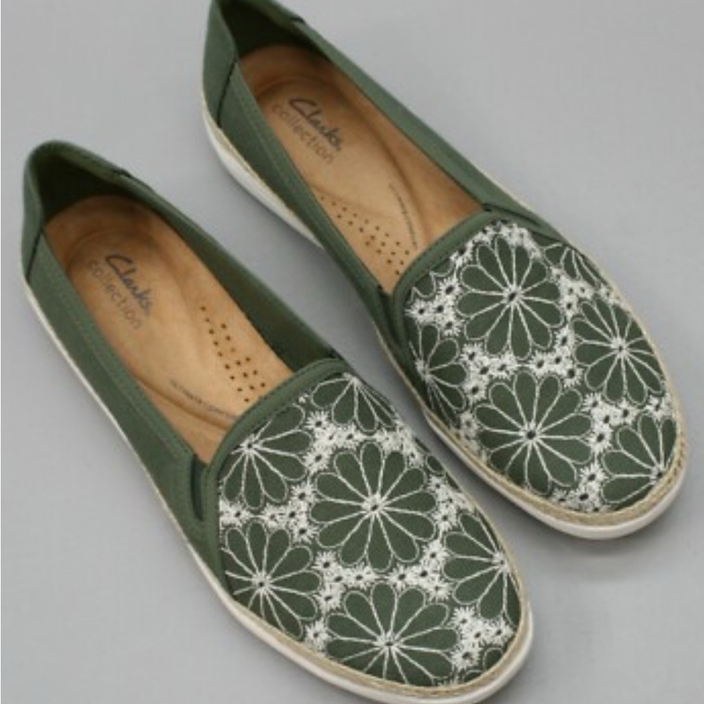 Clarks Green and White Floral Flats NWOT